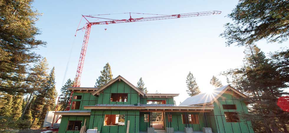 Residential construction with Potain self-erecting tower crane