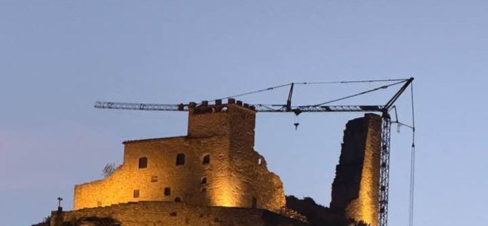 Restoration of Rocca di Varano with Potain T 99